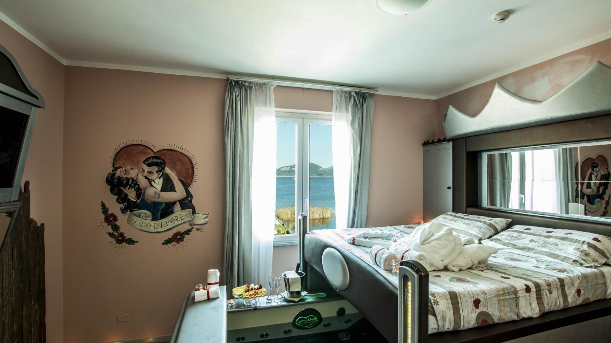 Hotel Butterfly - We Suite Torre del Lago Puccini Dış mekan fotoğraf